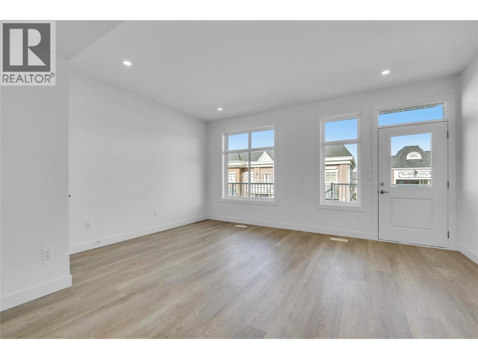 118 5300 Main Street, Kelowna