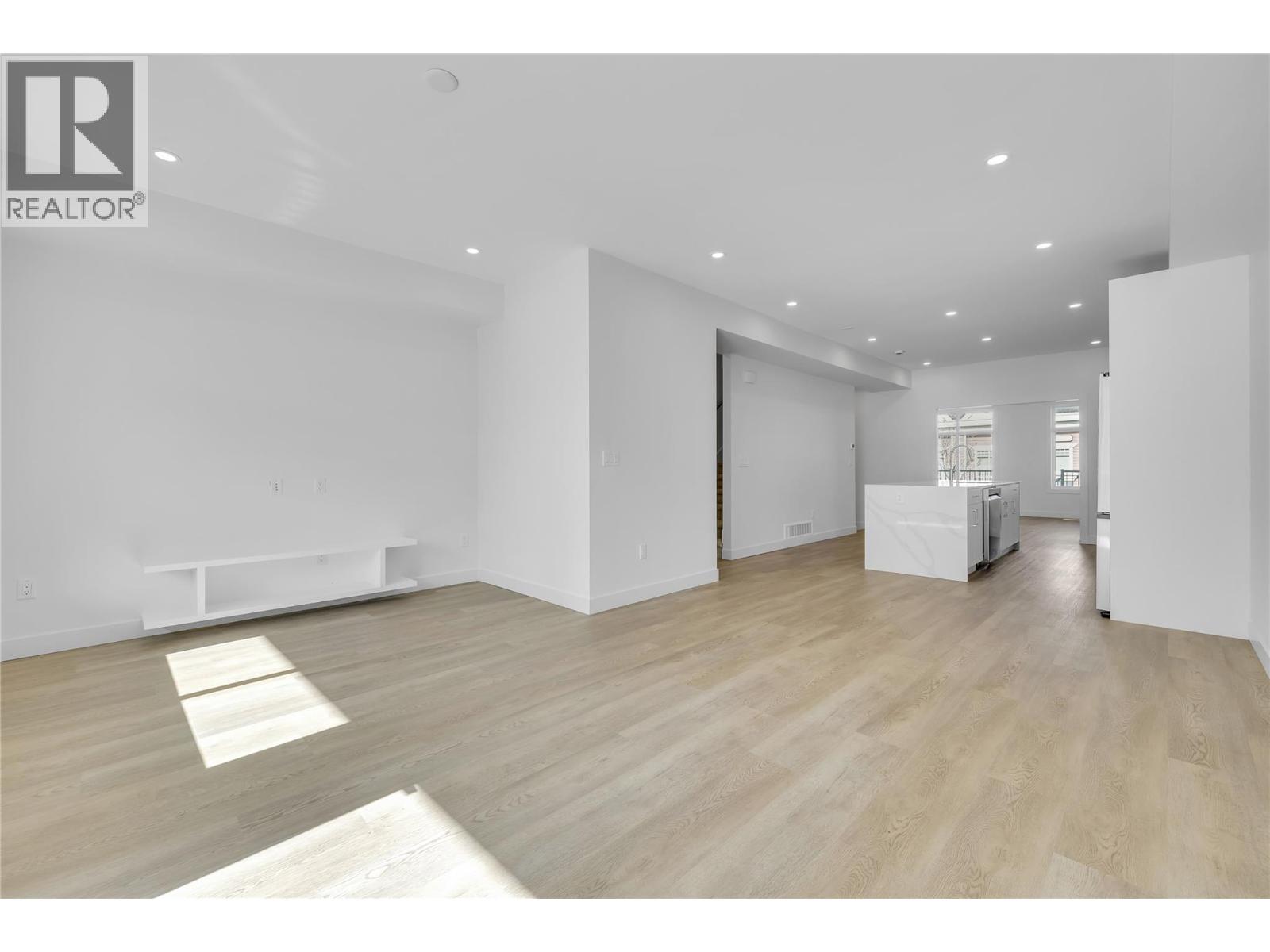 118 5300 Main Street, Kelowna