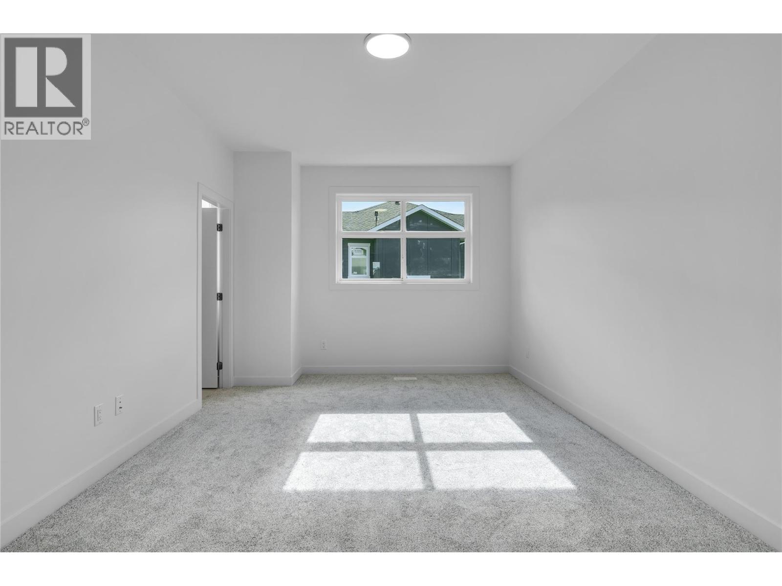 118 5300 Main Street, Kelowna