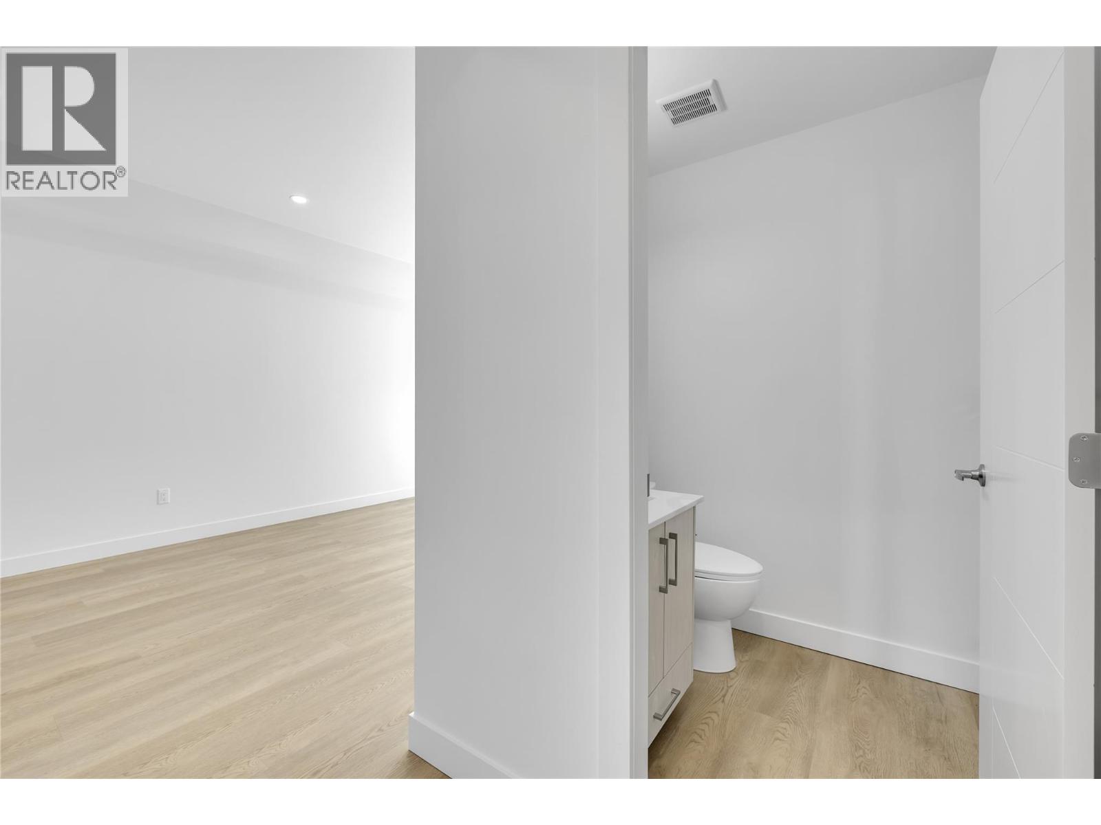 118 5300 Main Street, Kelowna