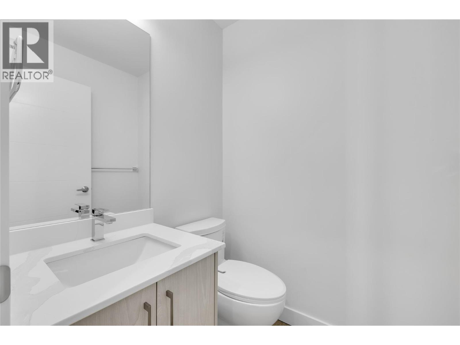 118 5300 Main Street, Kelowna