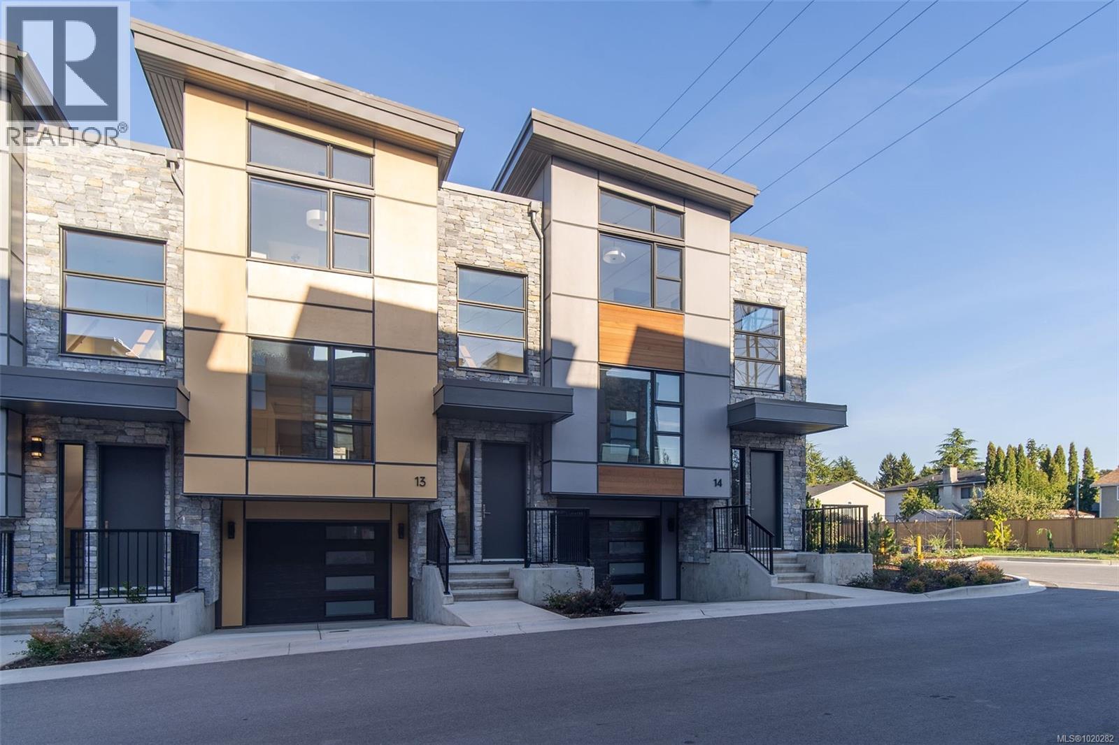 14 4253 Dieppe Rd, Saanich