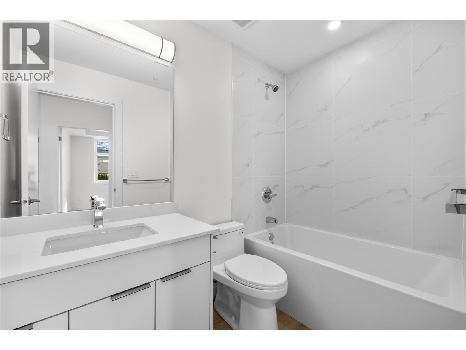 202 5300 Main Street, Kelowna