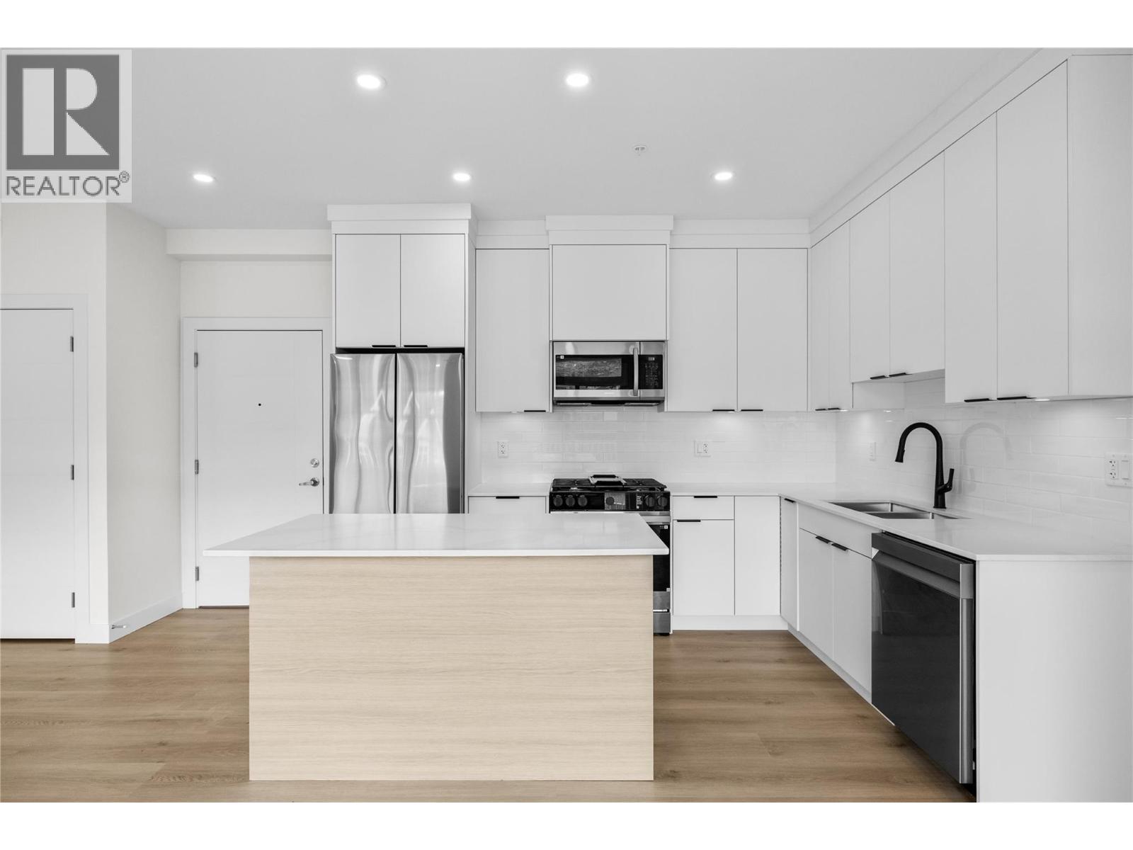 202 5300 Main Street, Kelowna