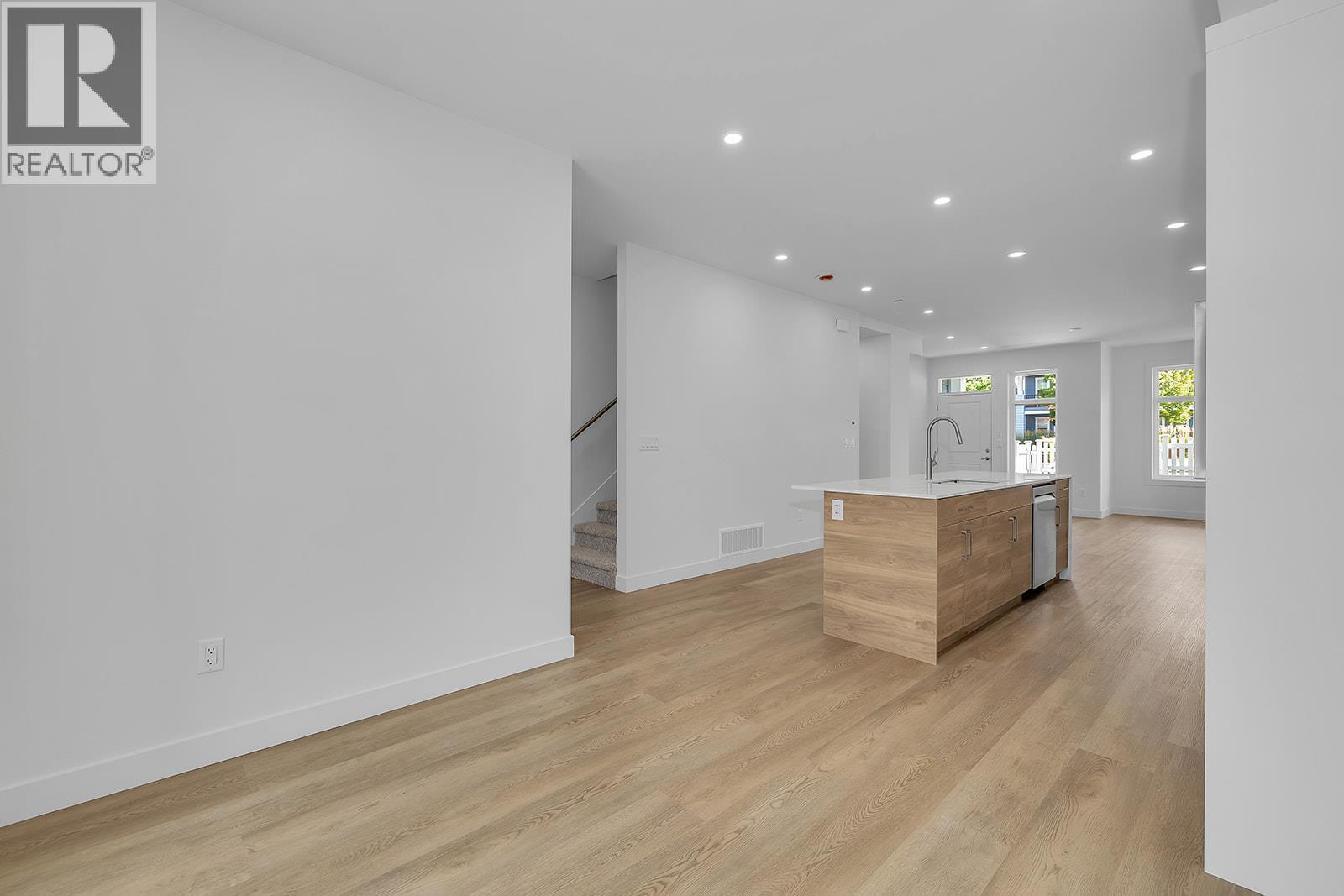 121 5300 Main Street, Kelowna