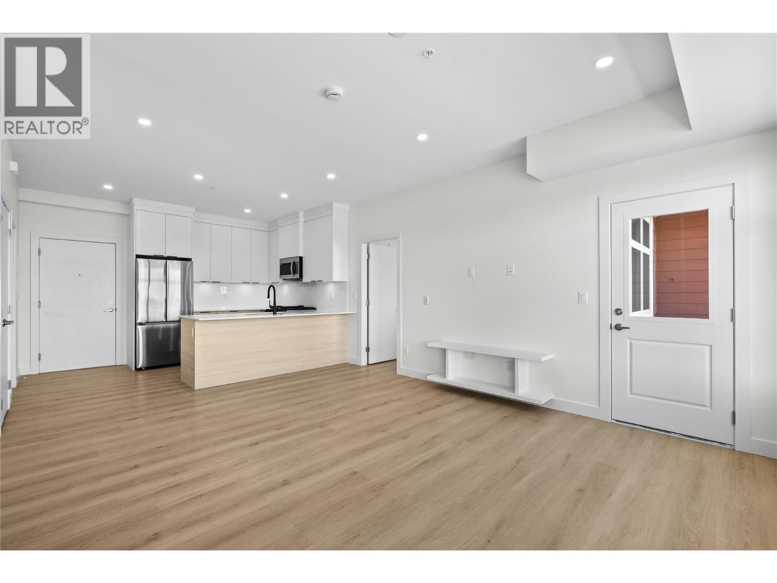 203 5300 Main Street, Kelowna