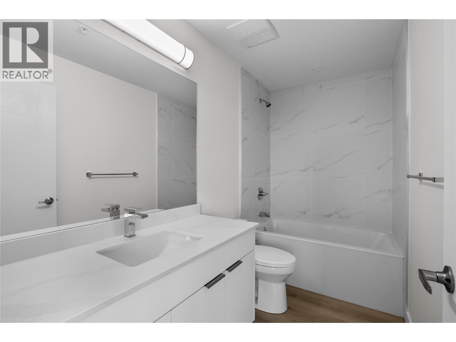 203 5300 Main Street, Kelowna