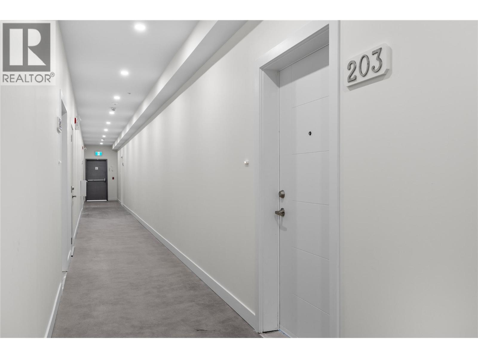 203 5300 Main Street, Kelowna