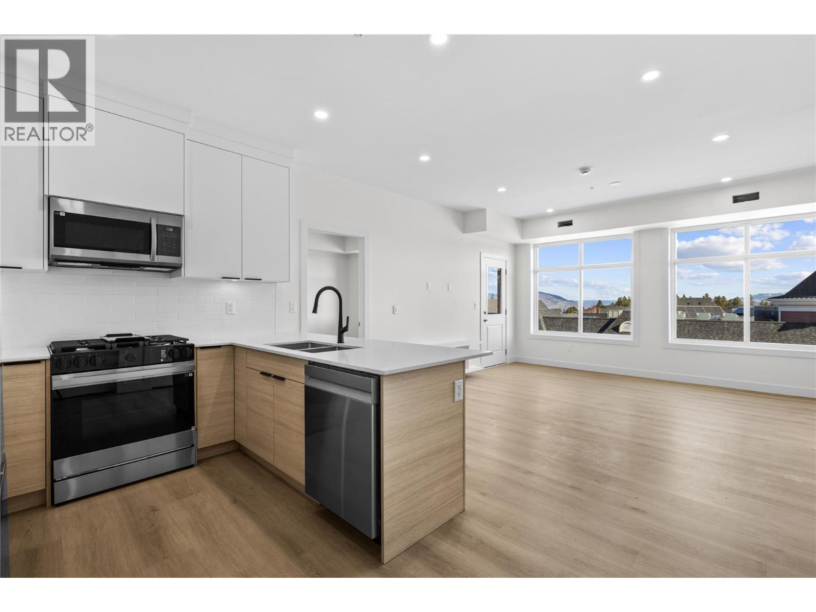 203 5300 Main Street, Kelowna