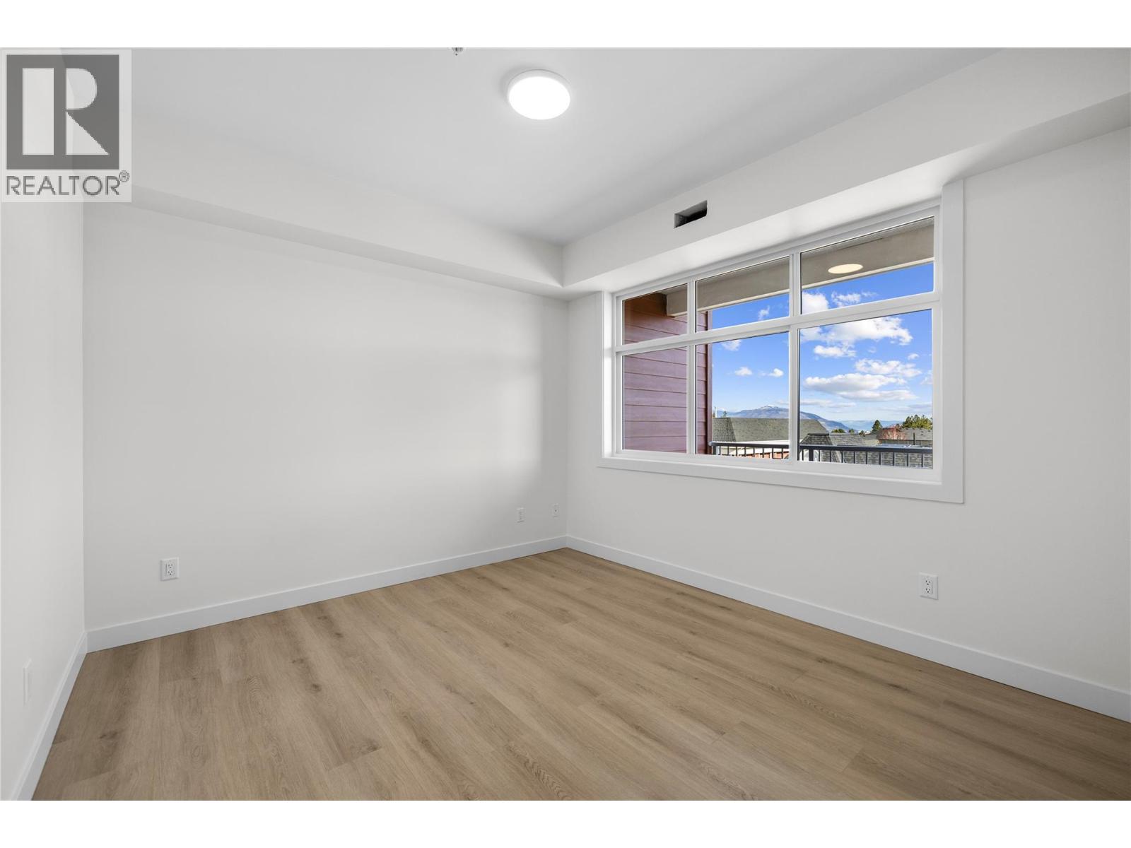 203 5300 Main Street, Kelowna