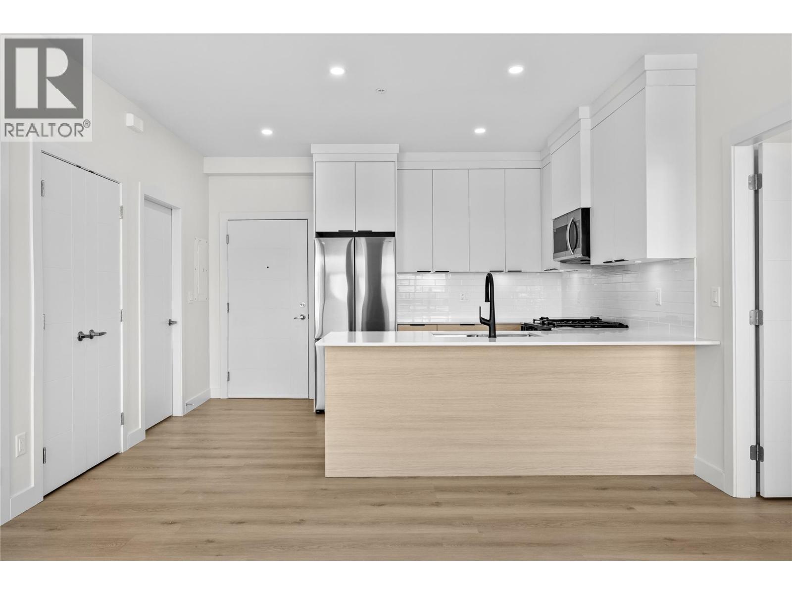 203 5300 Main Street, Kelowna