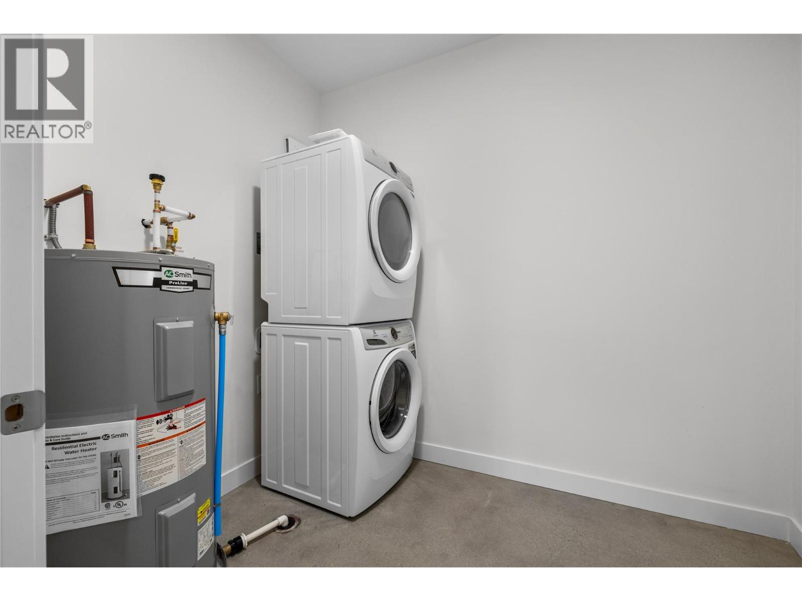 204 5300 Main Street, Kelowna