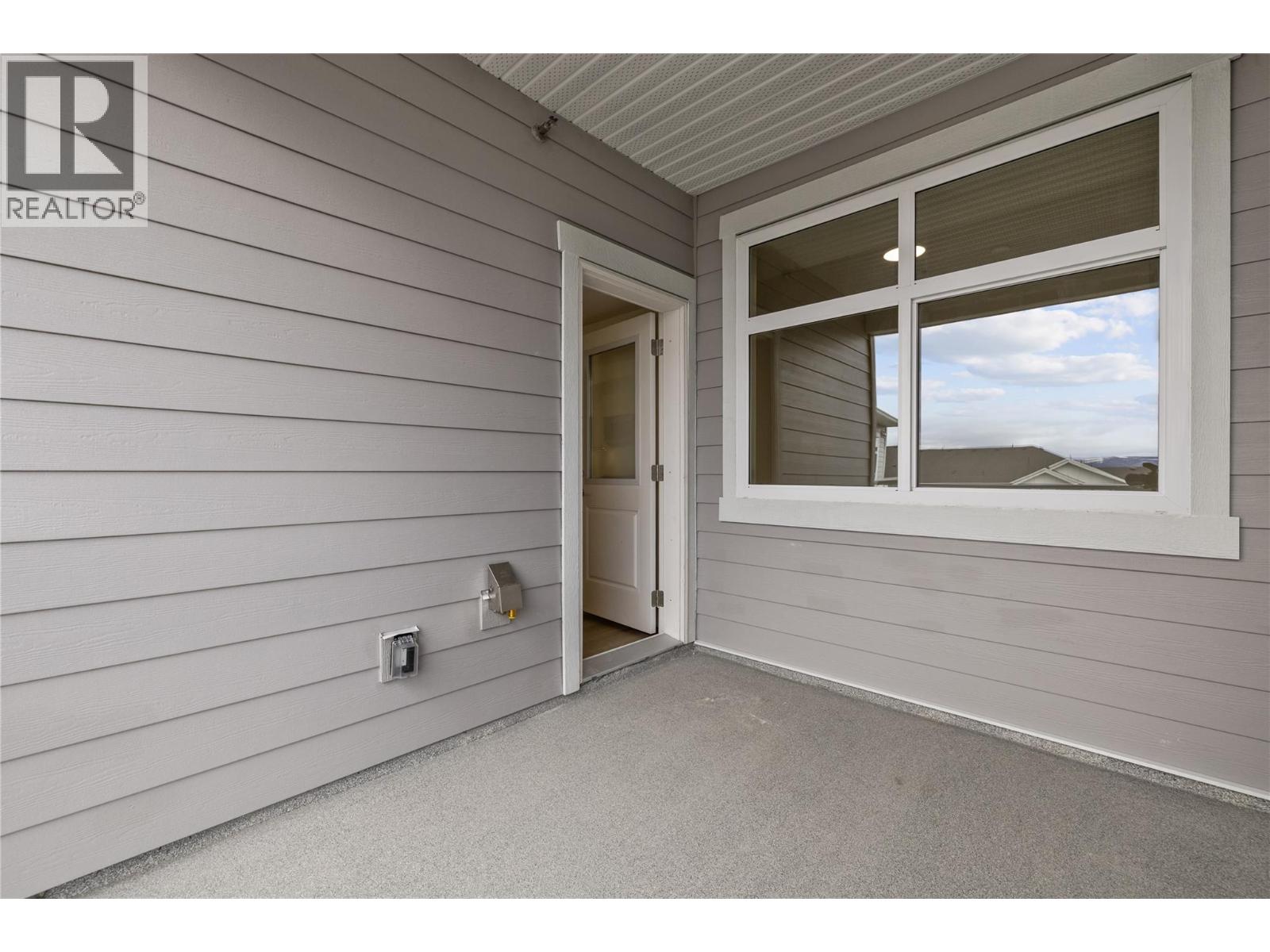 204 5300 Main Street, Kelowna