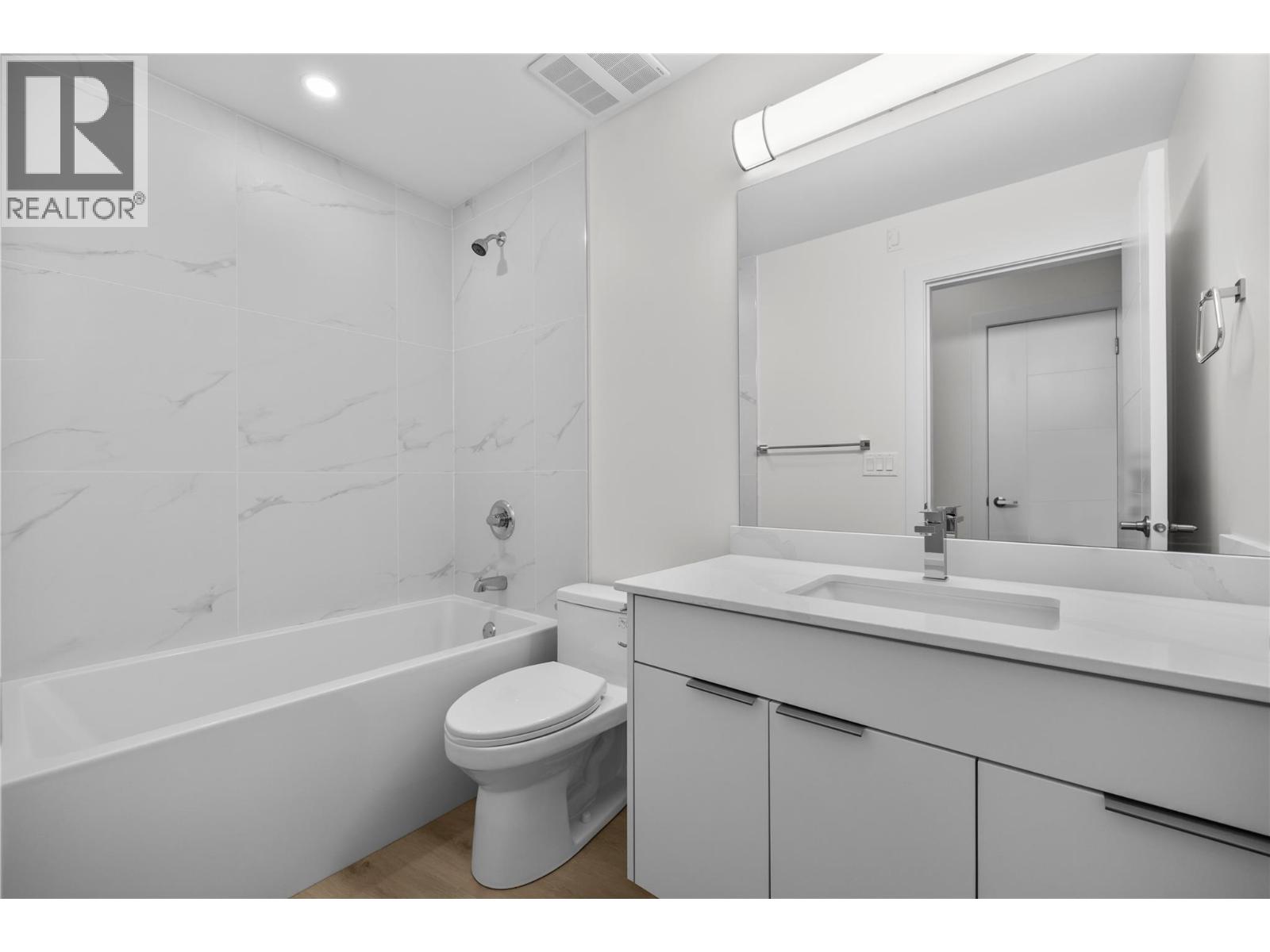 204 5300 Main Street, Kelowna