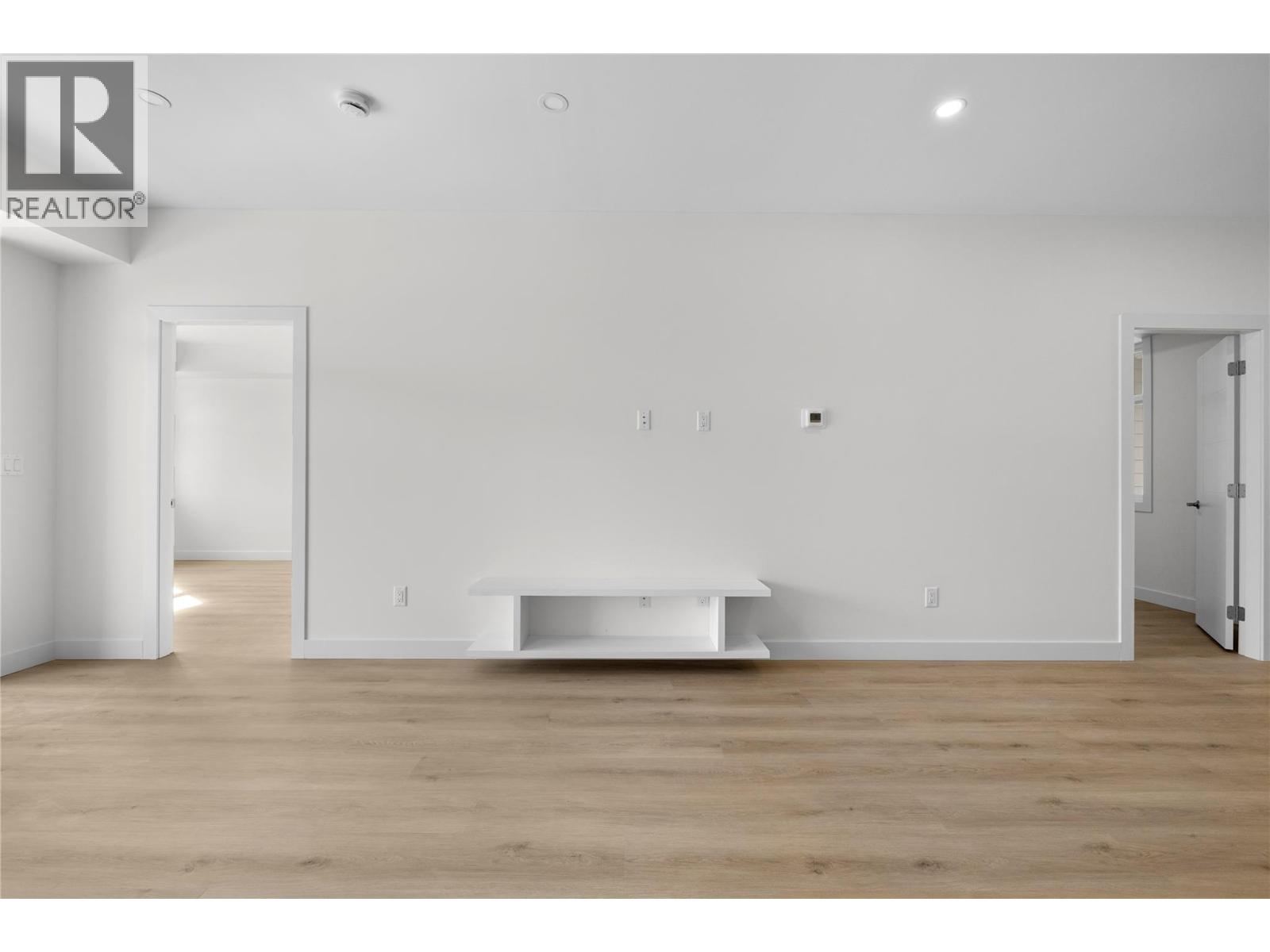 204 5300 Main Street, Kelowna