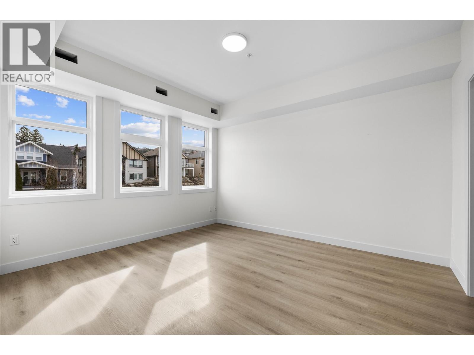 204 5300 Main Street, Kelowna