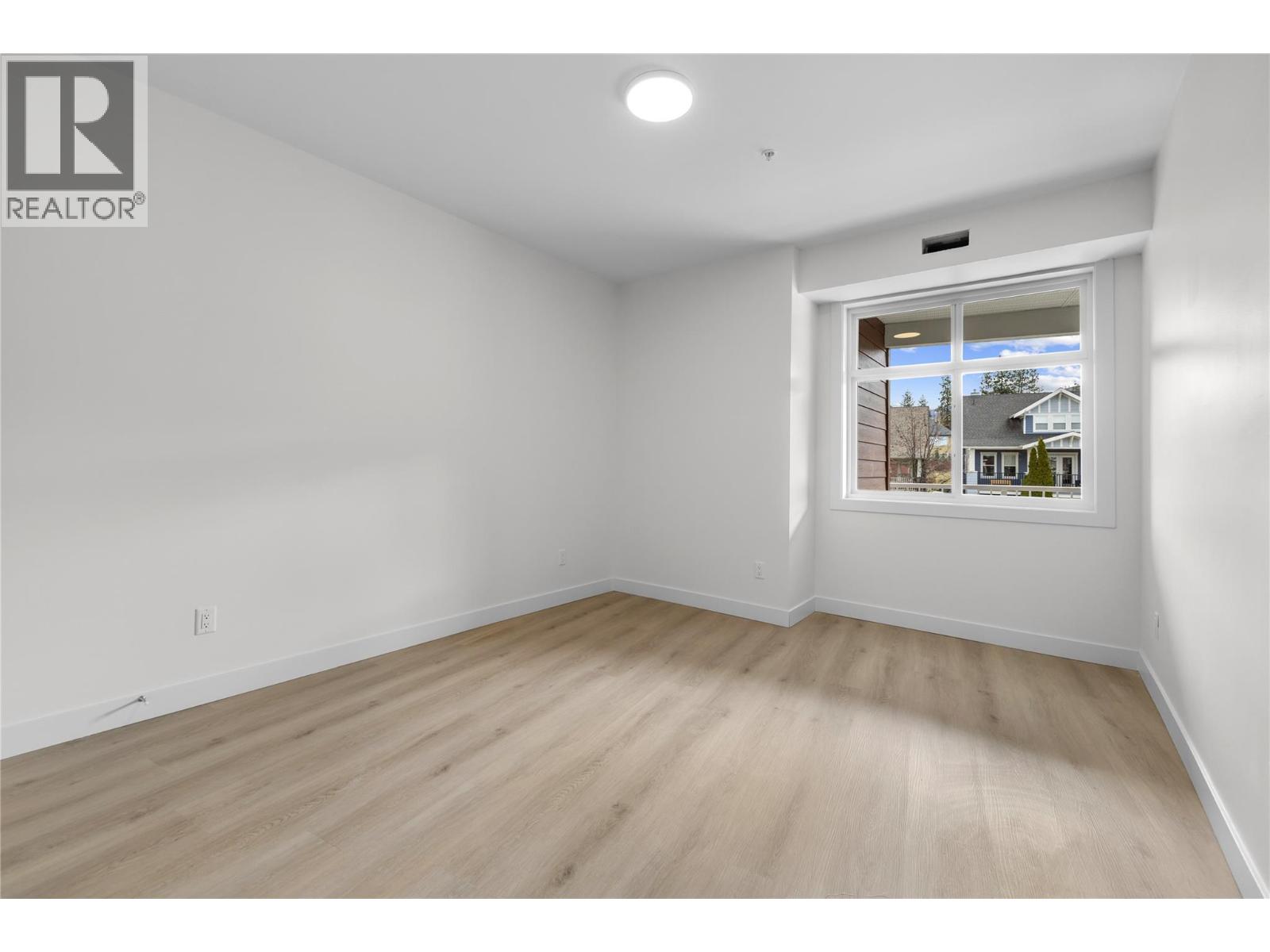 204 5300 Main Street, Kelowna