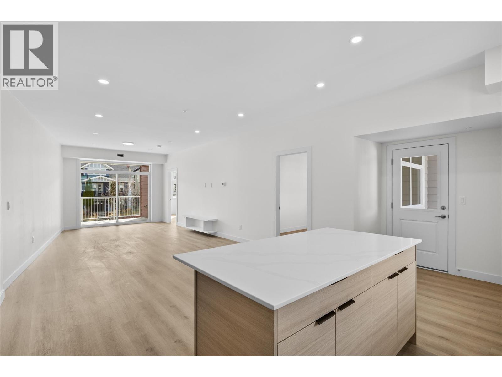 204 5300 Main Street, Kelowna