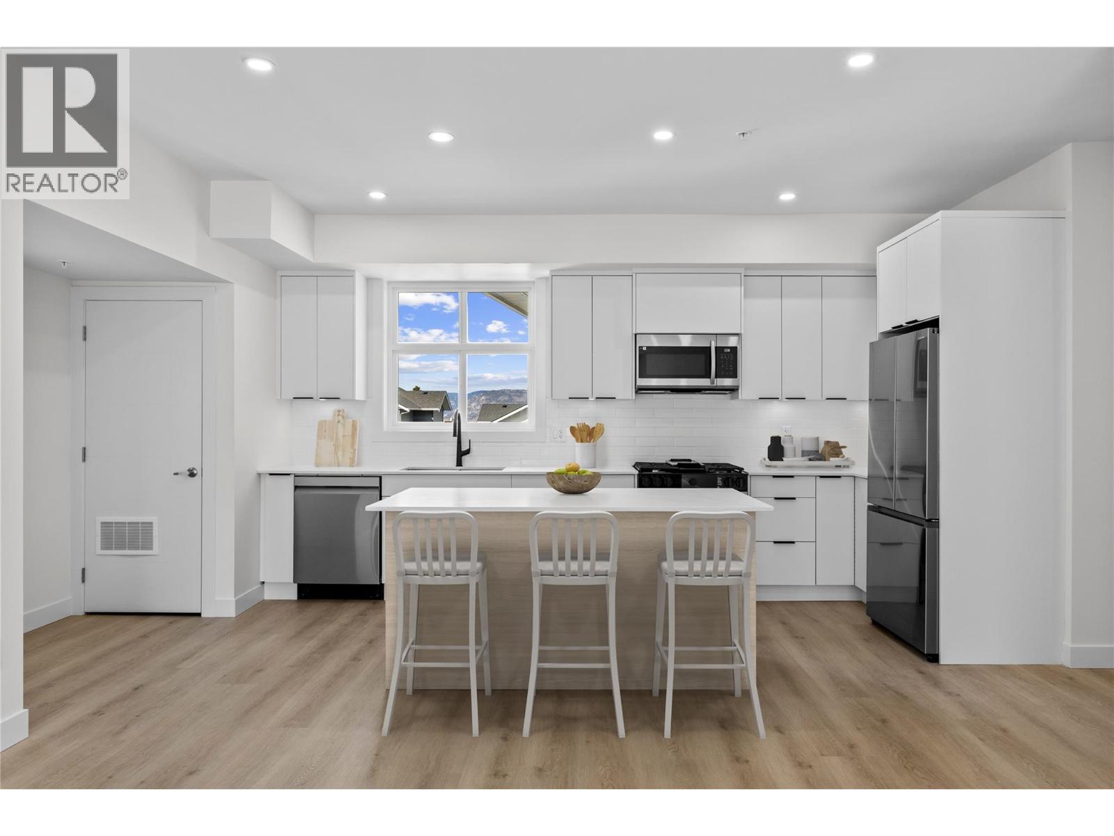 204 5300 Main Street, Kelowna