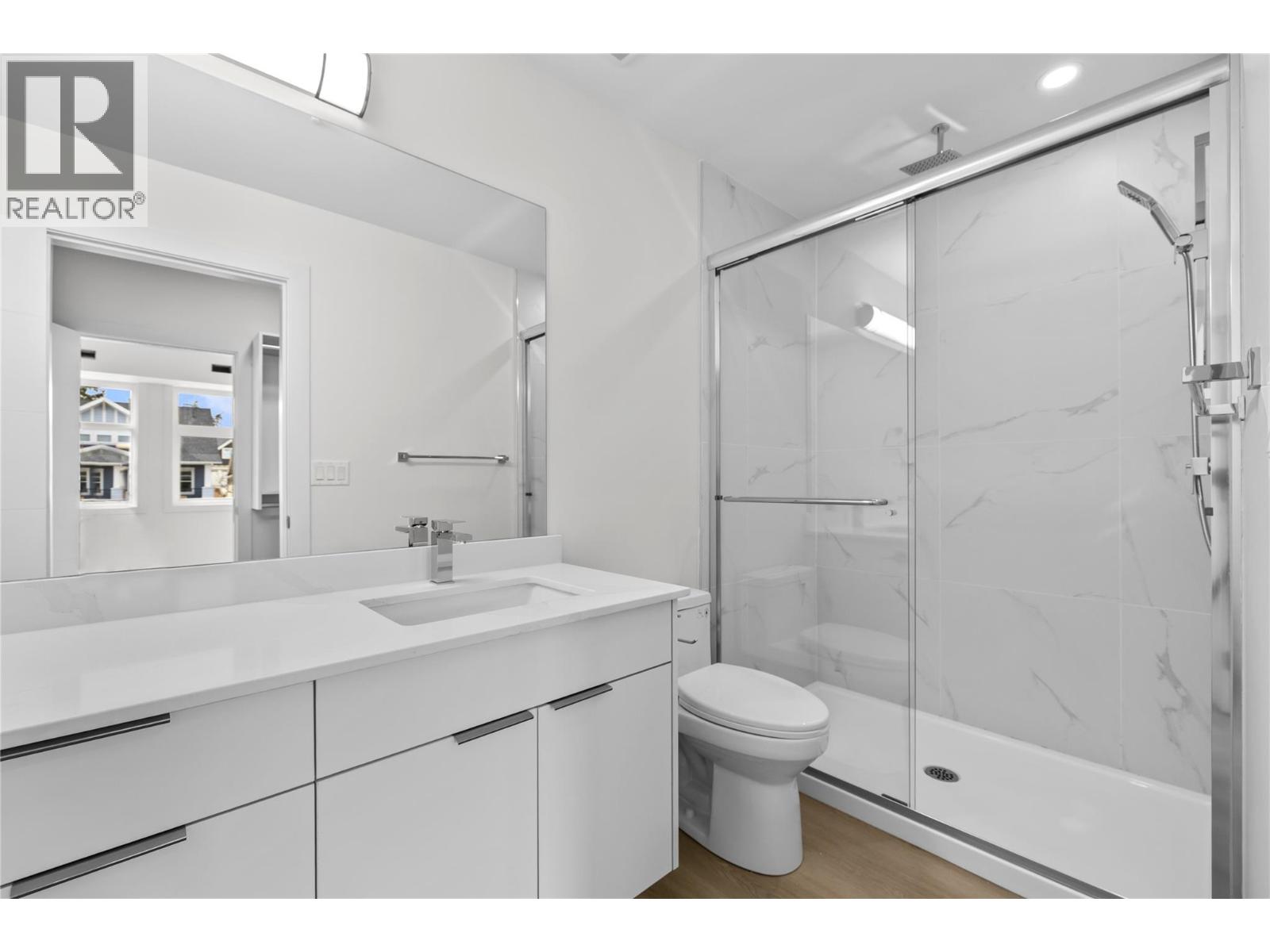 204 5300 Main Street, Kelowna