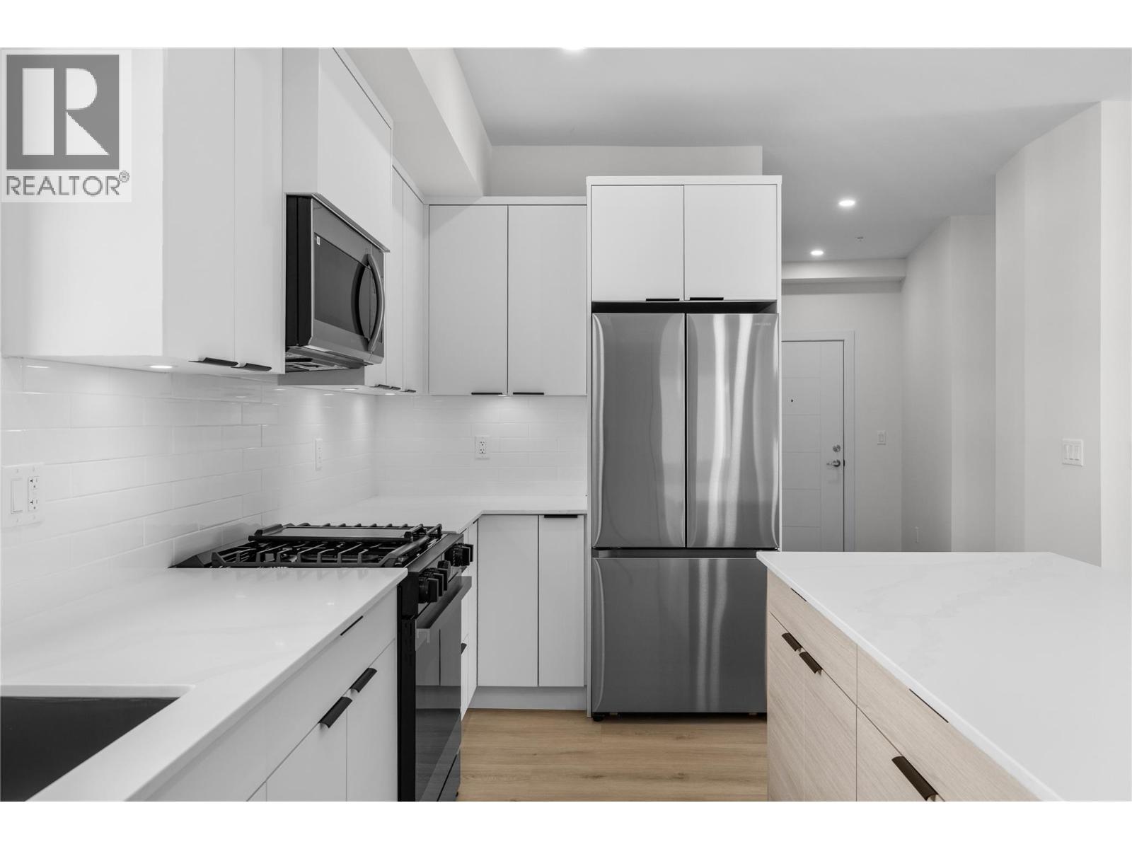 204 5300 Main Street, Kelowna