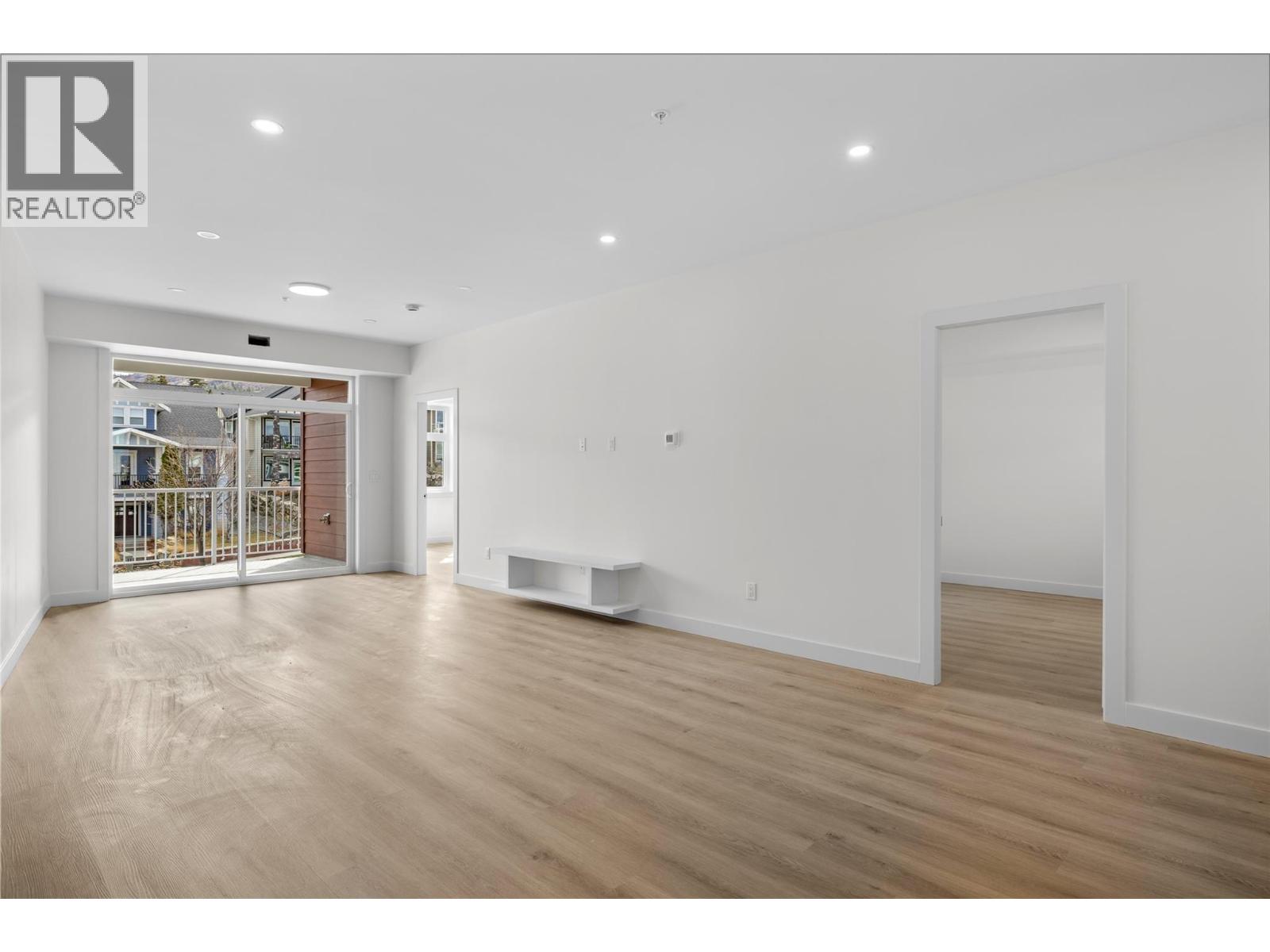 204 5300 Main Street, Kelowna