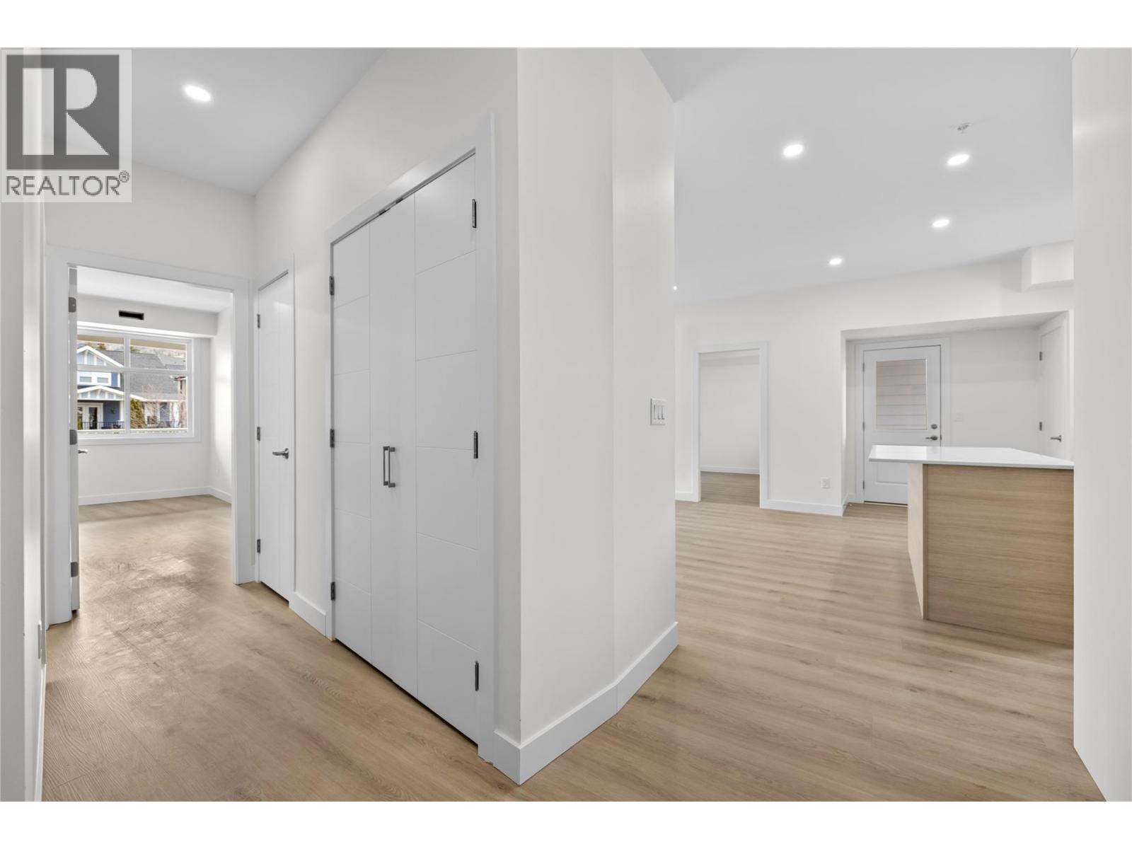 204 5300 Main Street, Kelowna