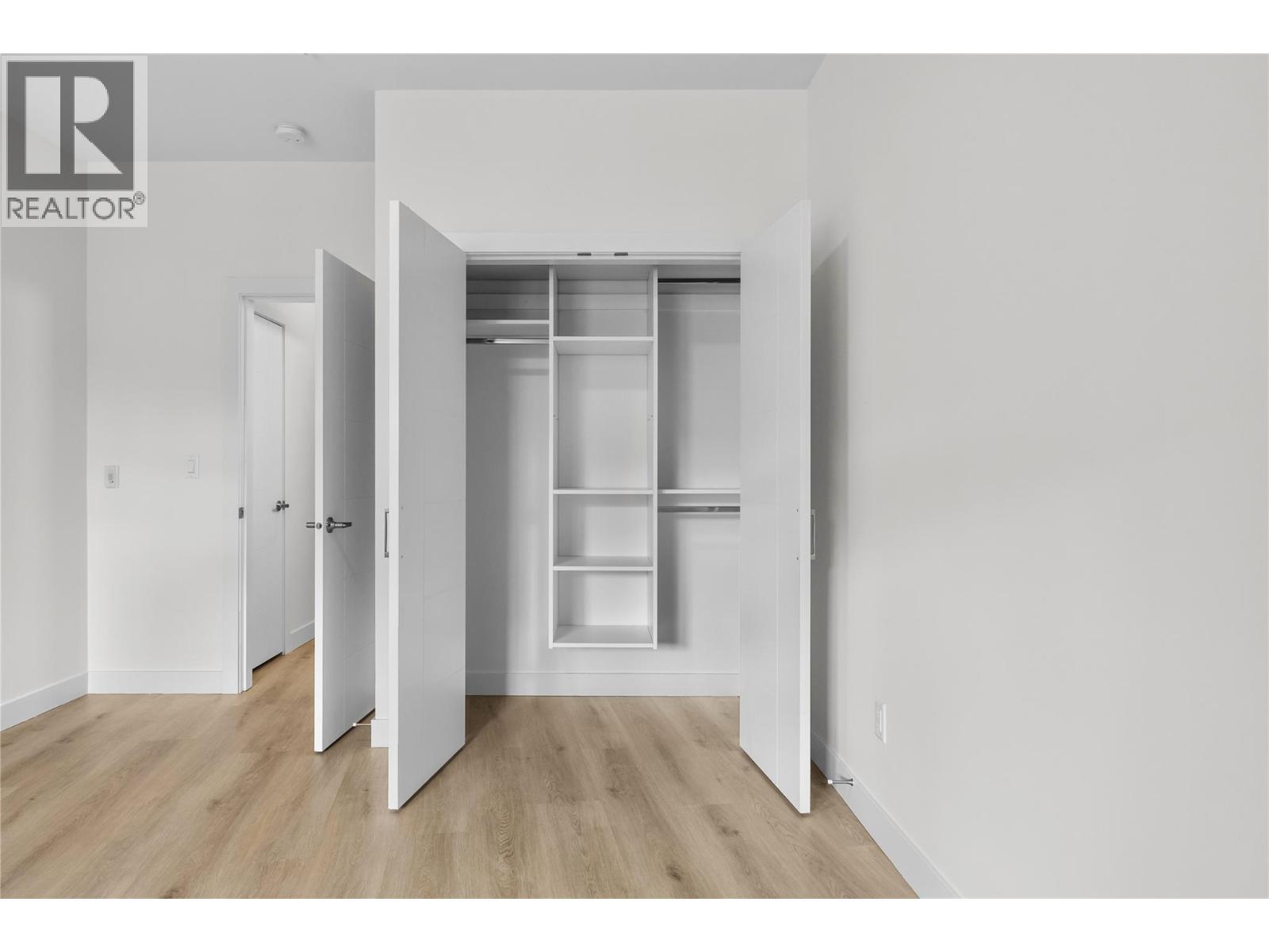 204 5300 Main Street, Kelowna