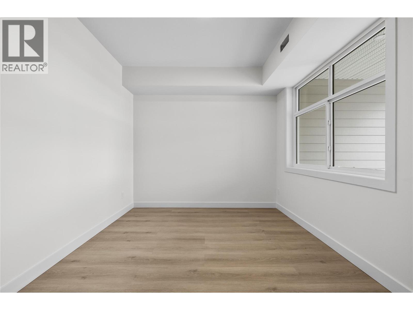 204 5300 Main Street, Kelowna