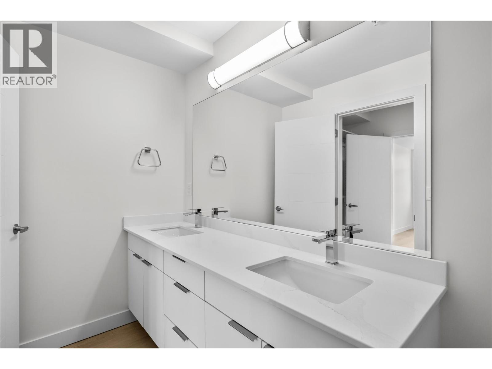 204 5300 Main Street, Kelowna