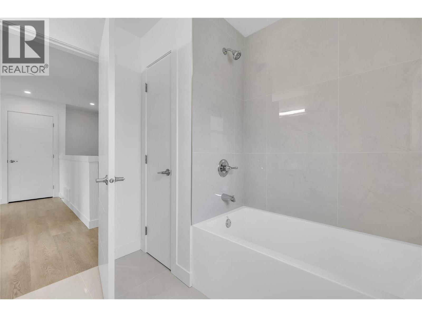 124 5300 Main Street, Kelowna