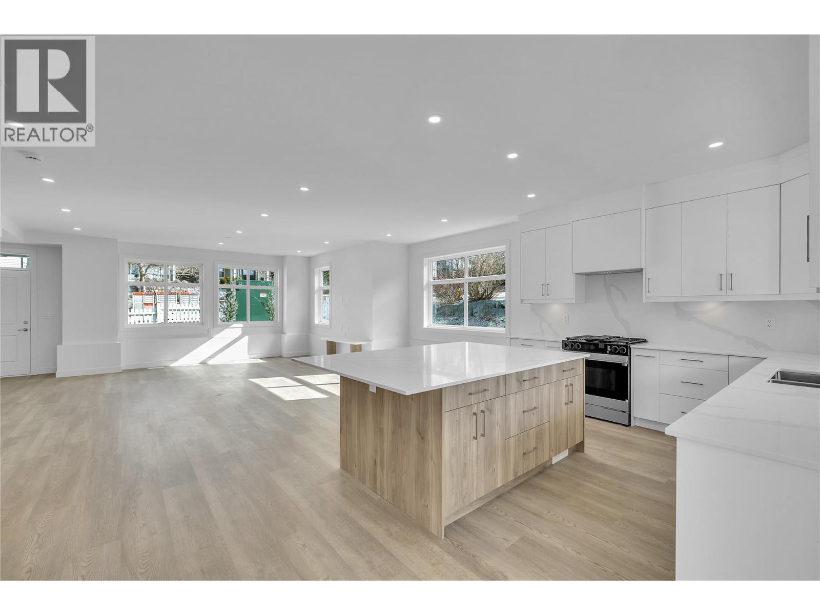 124 5300 Main Street, Kelowna