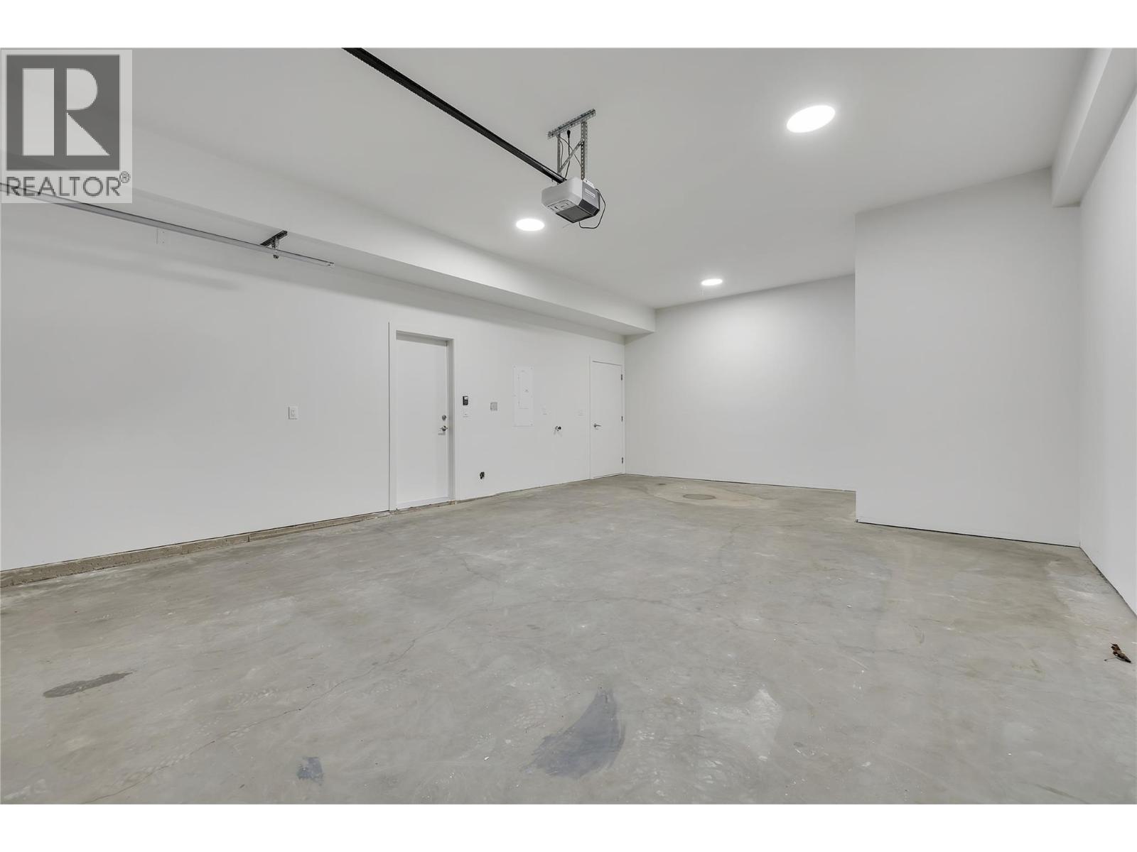 124 5300 Main Street, Kelowna