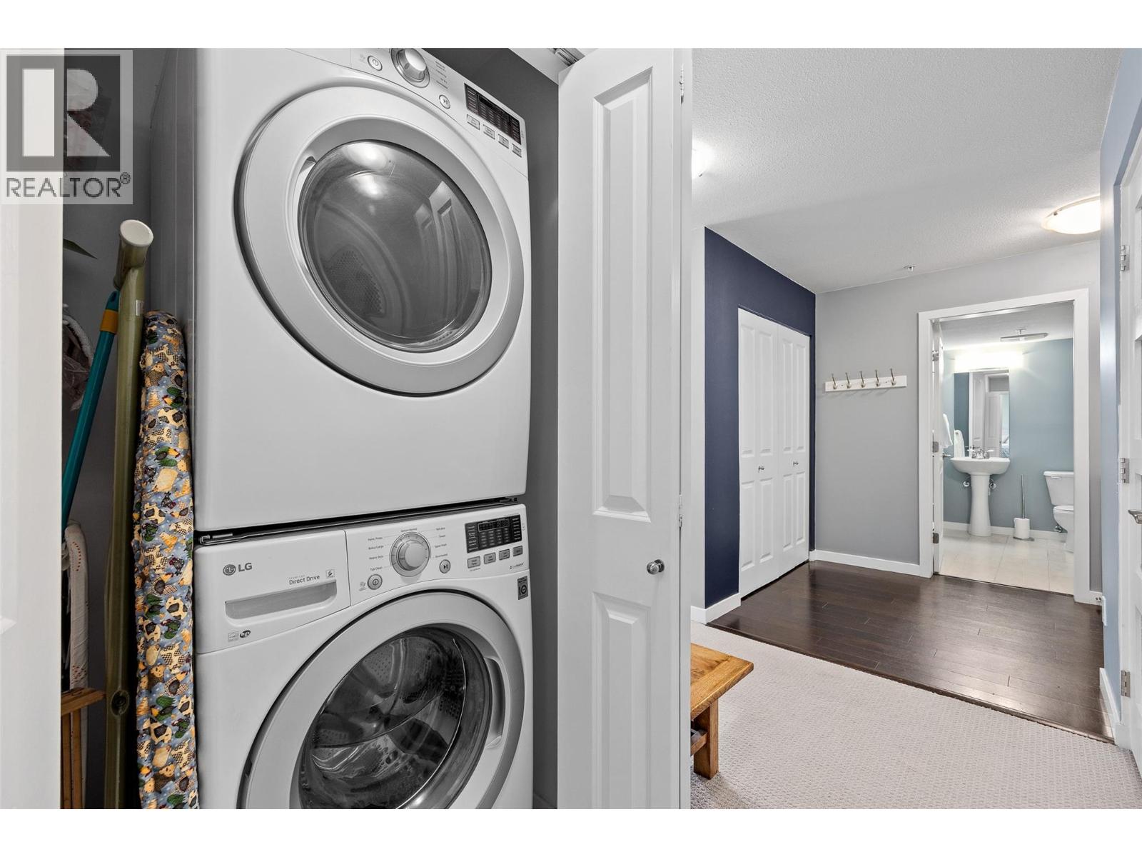 301 555 Yates Road, Kelowna