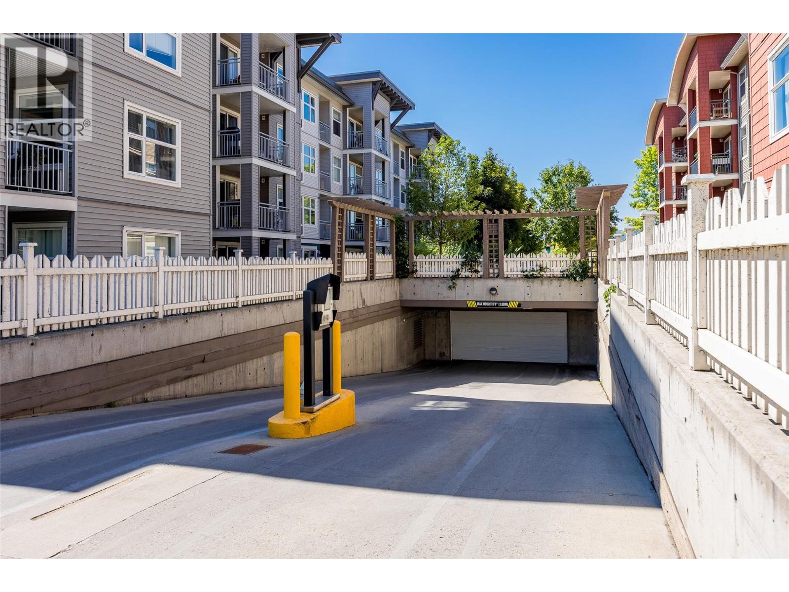 301 555 Yates Road, Kelowna