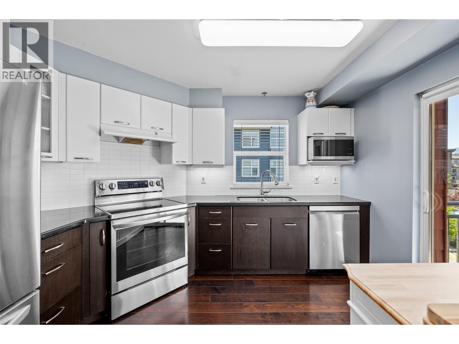 301 555 Yates Road, Kelowna