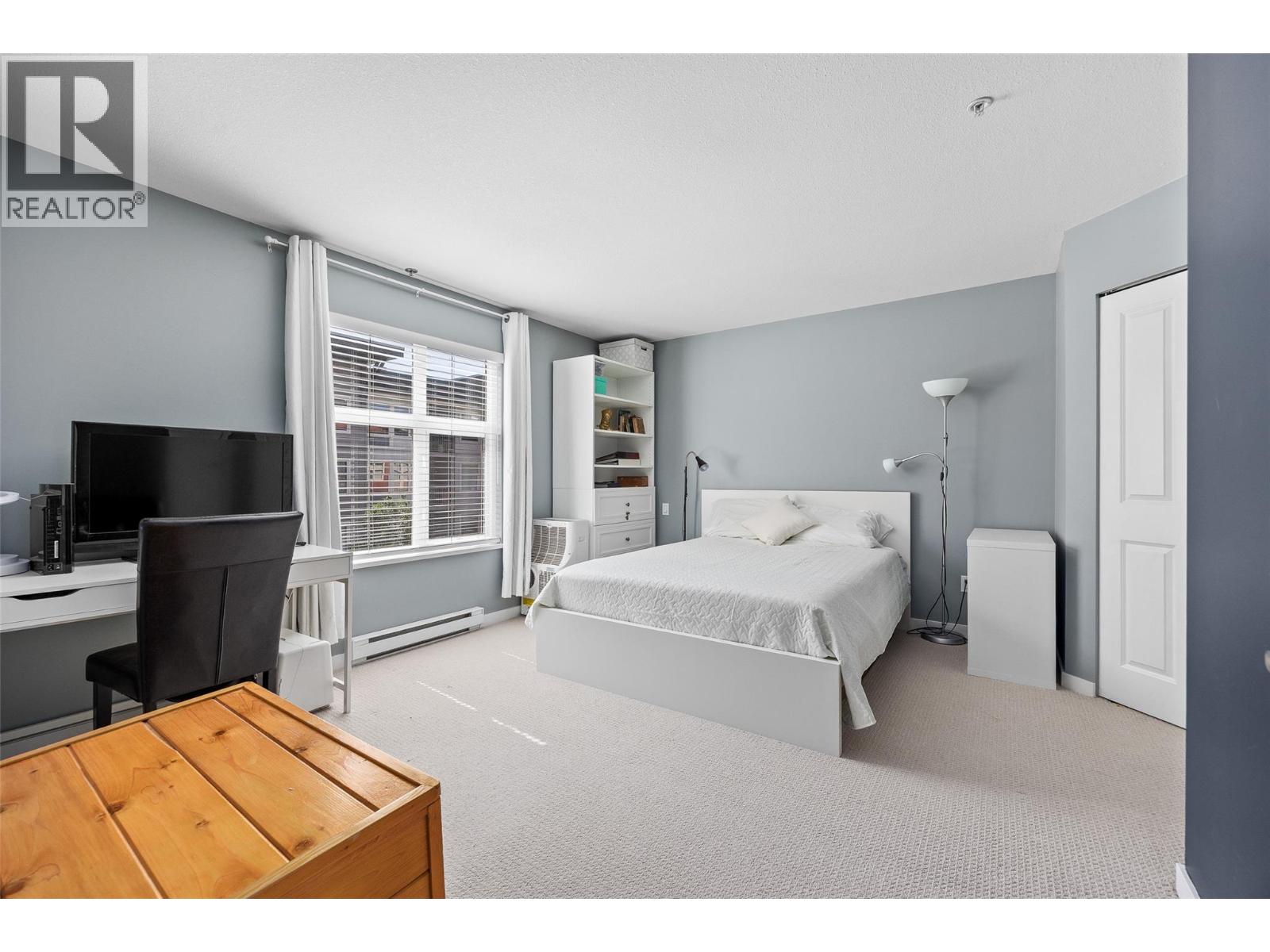 301 555 Yates Road, Kelowna