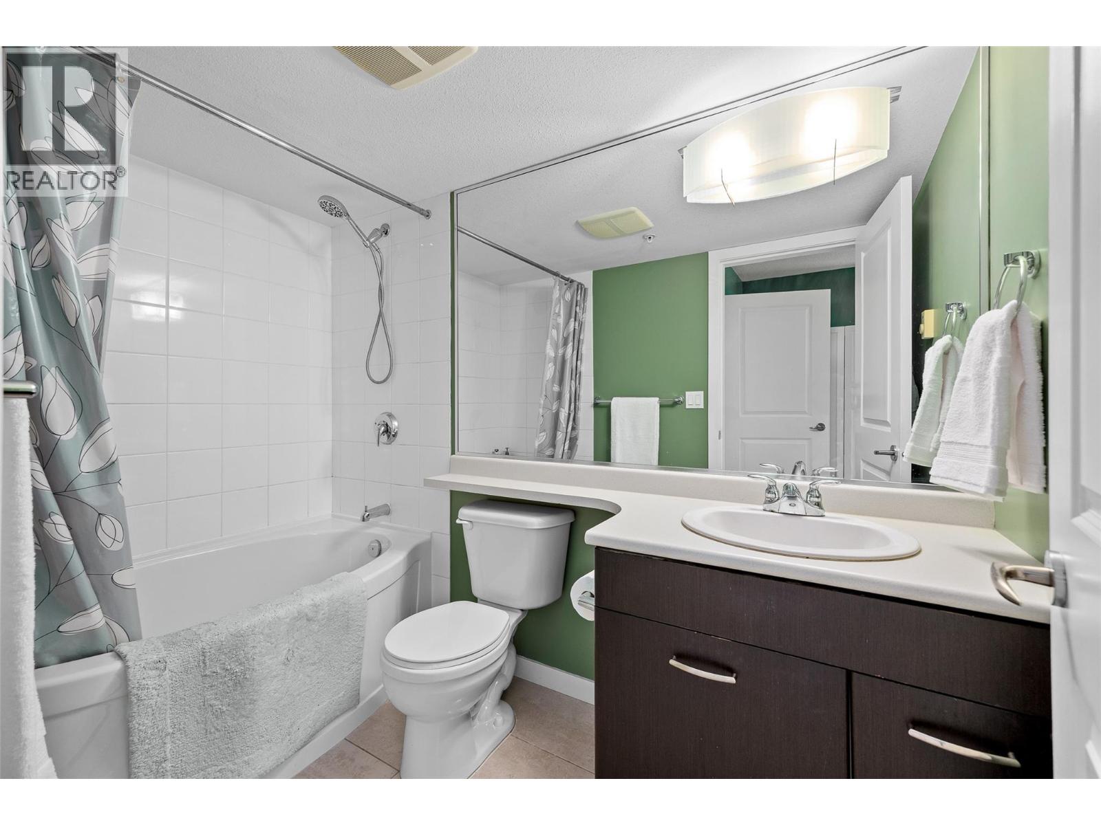 301 555 Yates Road, Kelowna