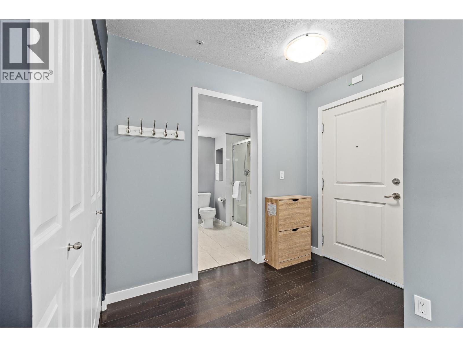 301 555 Yates Road, Kelowna