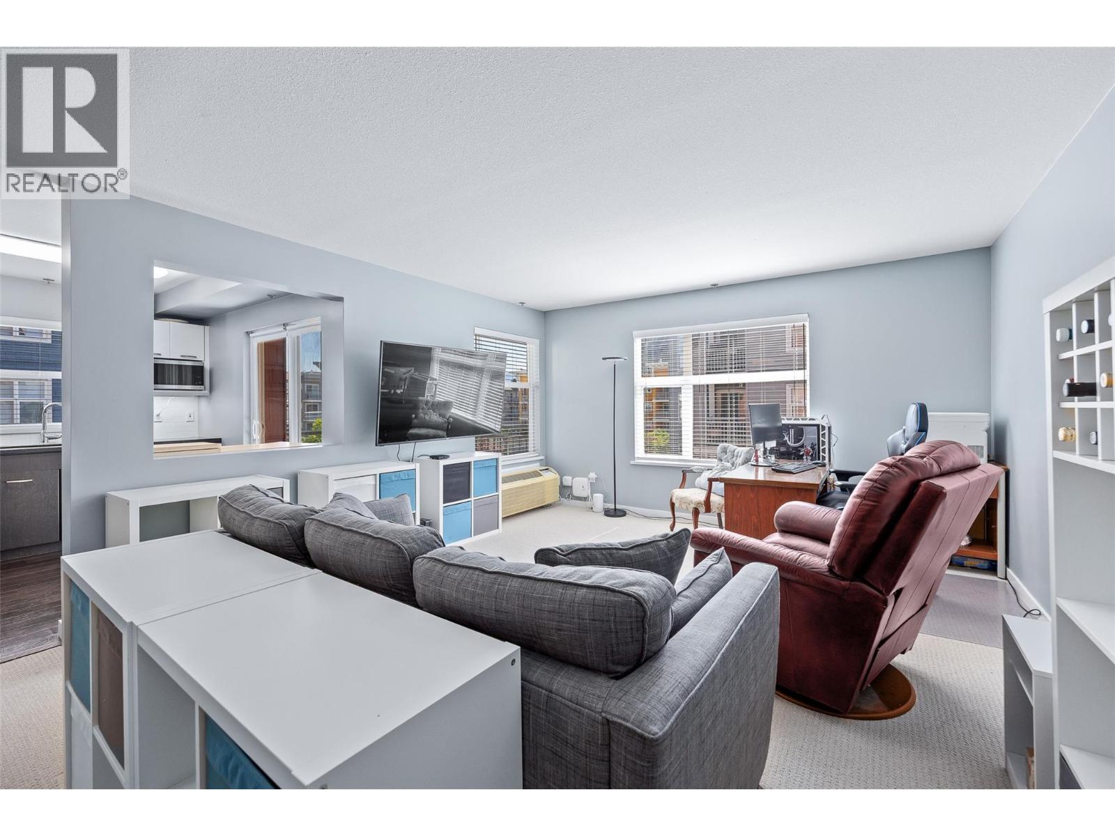 301 555 Yates Road, Kelowna