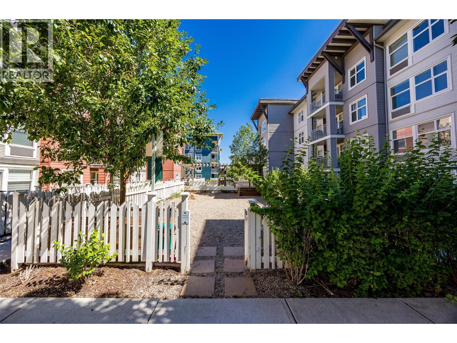 301 555 Yates Road, Kelowna