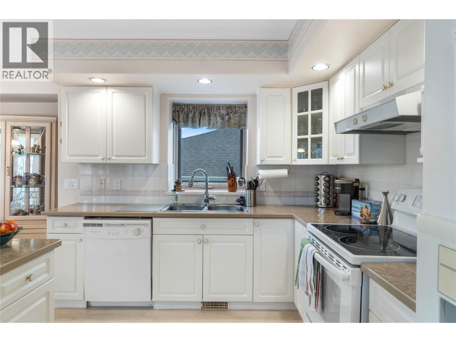 #6 1575 SPRINGHILL DRIVE - 8