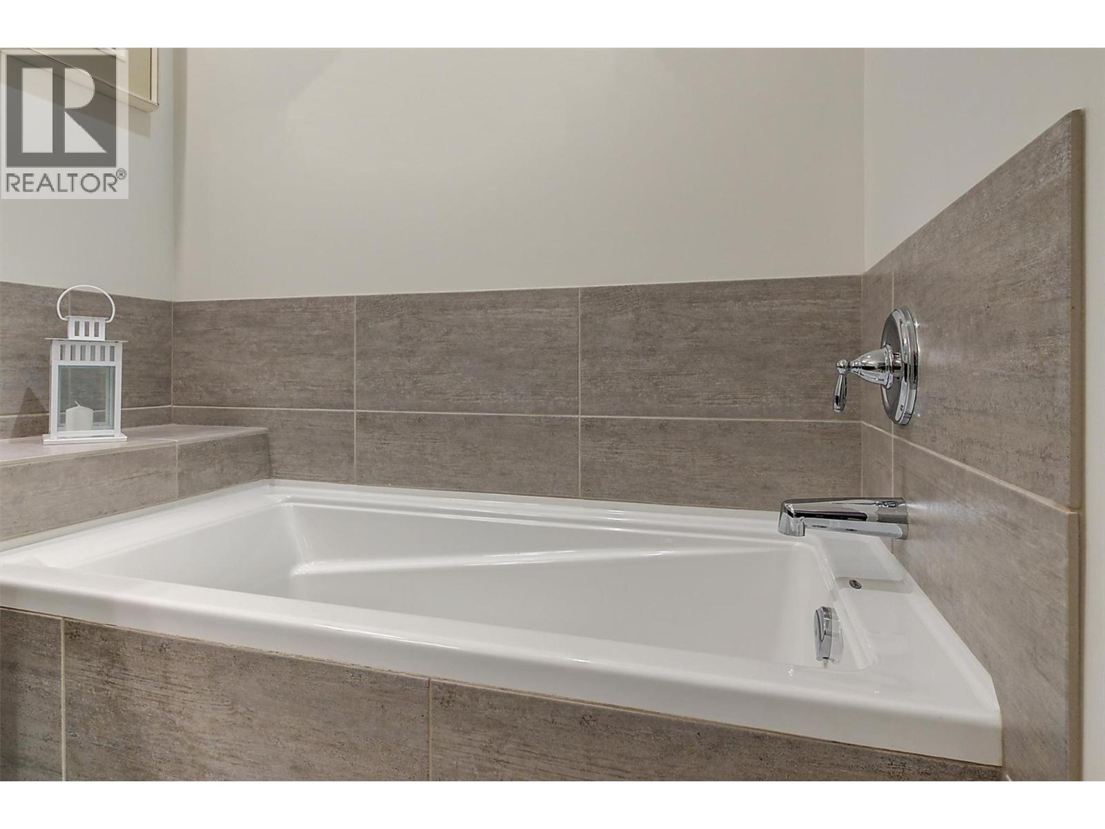 11 1960 KLO Road, Kelowna