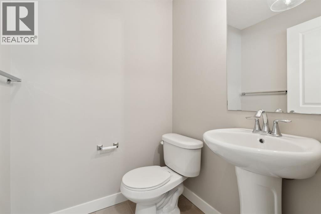 Single Family House for Sale in  Alderwood Close SE Acadia Calgary 