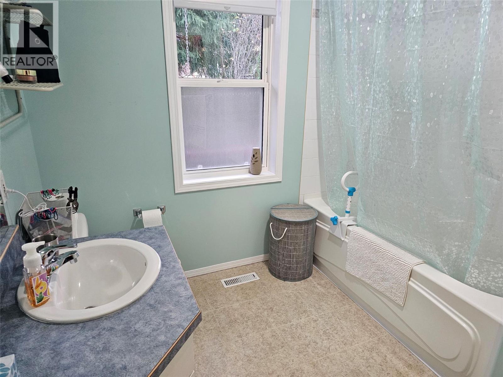 493 Richards Street W, Nelson