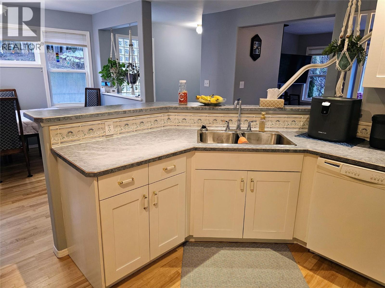 493 Richards Street W, Nelson