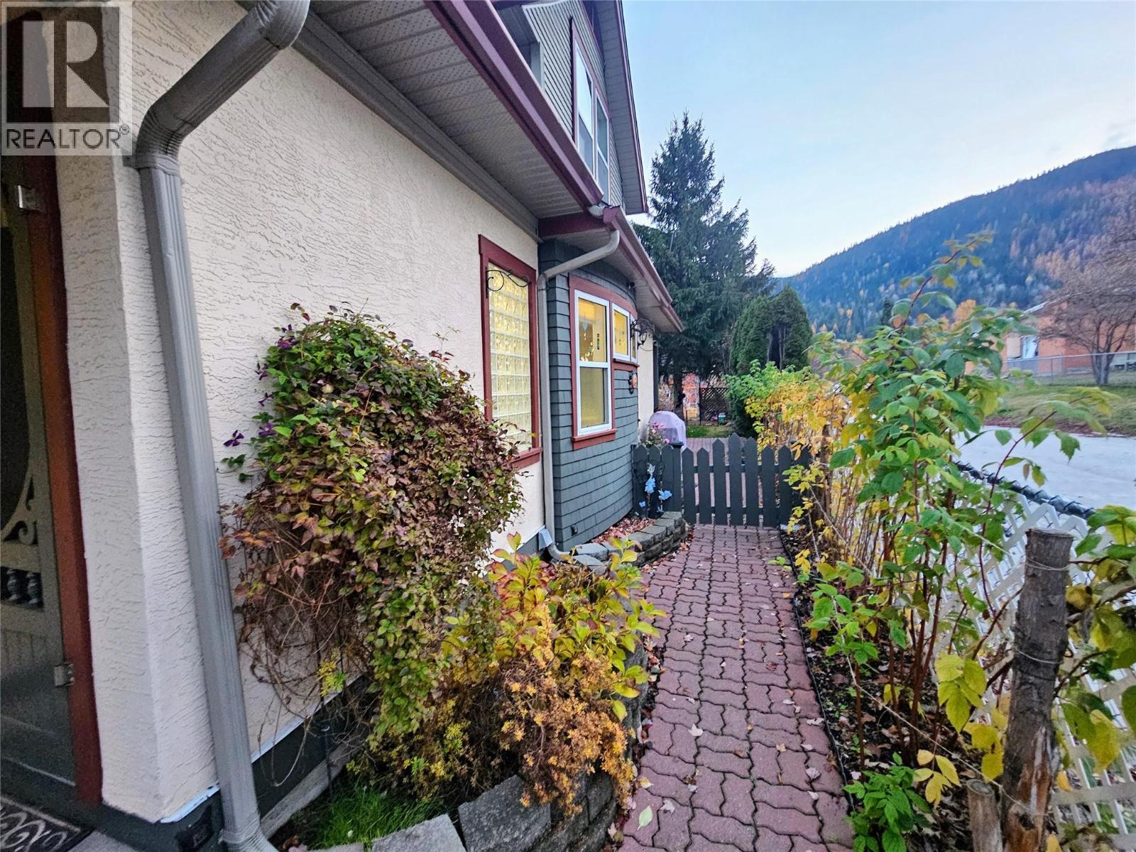 493 Richards Street W, Nelson