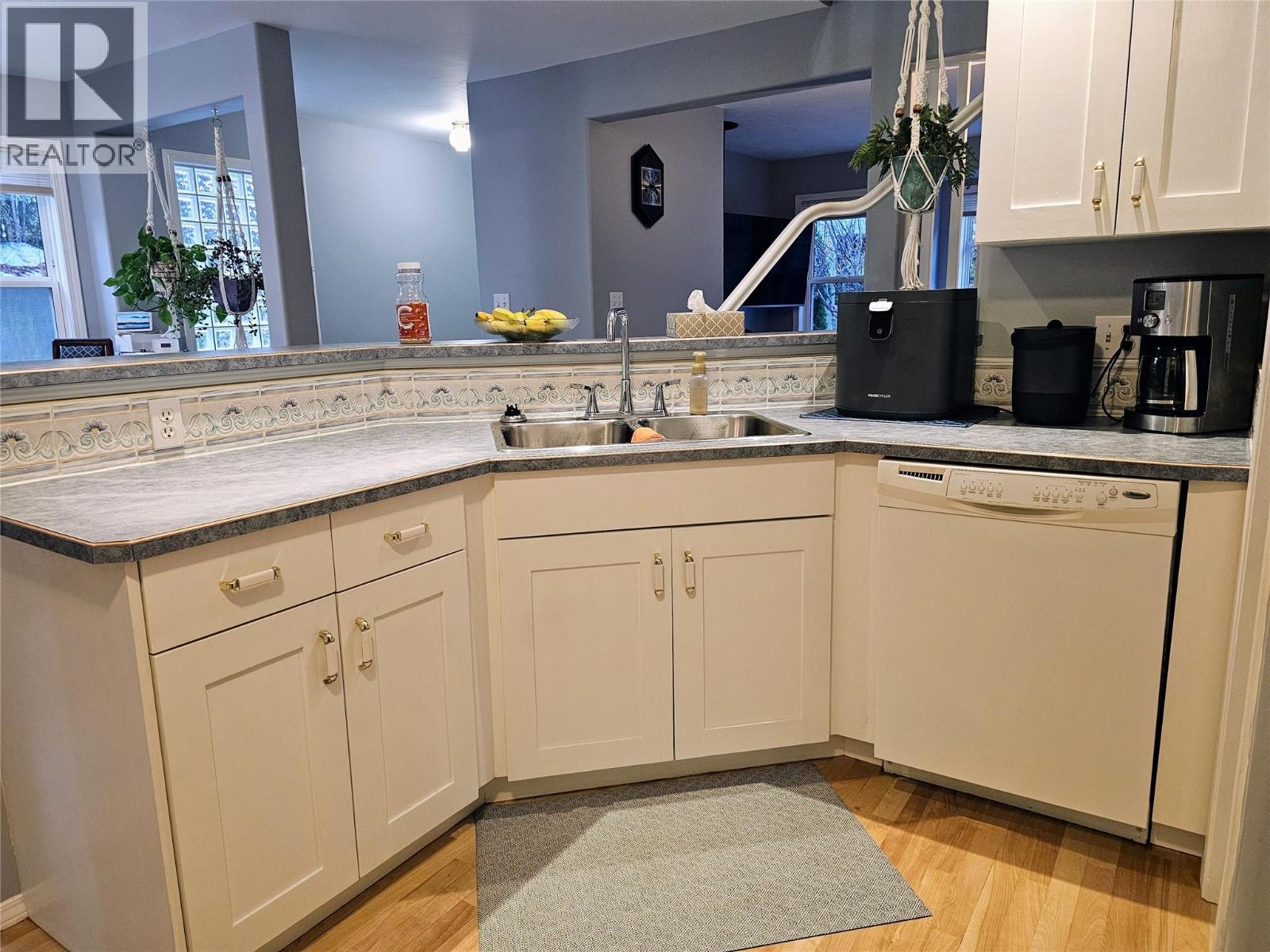 493 Richards Street W, Nelson