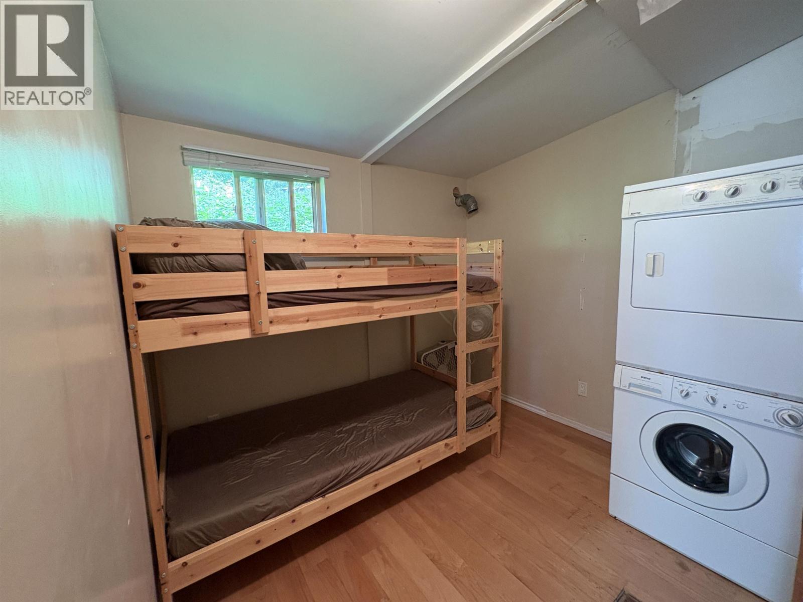 660 ANDY'S BAY ROAD, Gambier Island