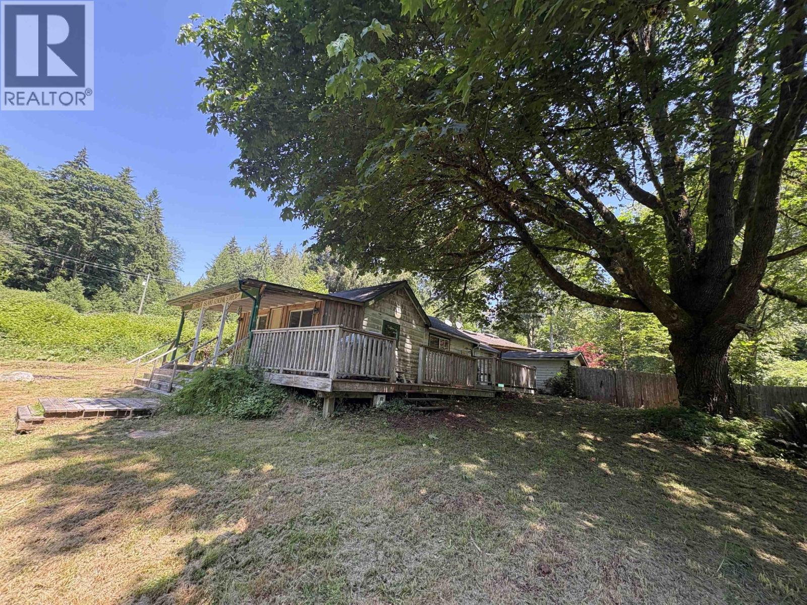 660 ANDY'S BAY ROAD, Gambier Island